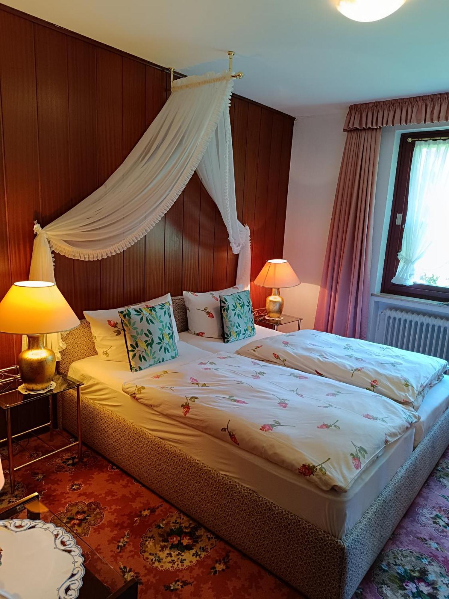 Wellness Und Romantik Hotel Helmboldt 바트사흐사 외부 사진